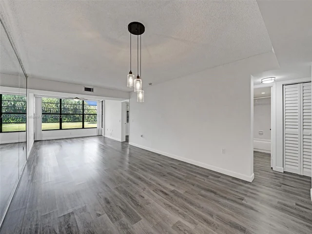 1516 Whitehall Dr # 104, Davie FL 33324