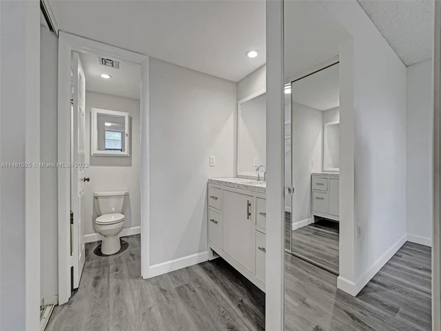 1516 Whitehall Dr # 104, Davie FL 33324