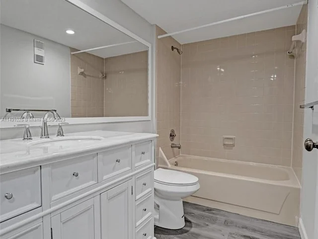 1516 Whitehall Dr # 104, Davie FL 33324