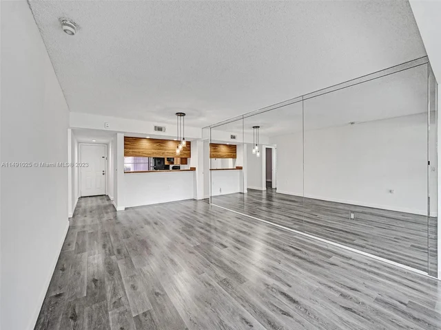 1516 Whitehall Dr # 104, Davie FL 33324