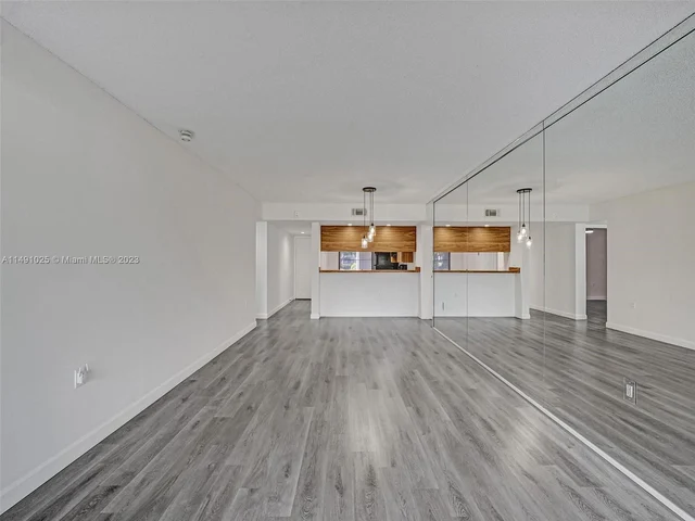 1516 Whitehall Dr # 104, Davie FL 33324