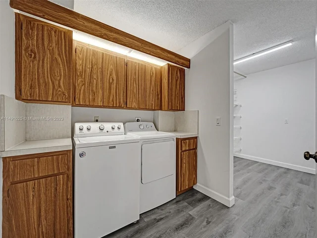 1516 Whitehall Dr # 104, Davie FL 33324