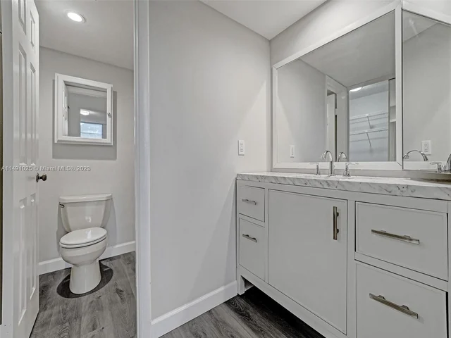 1516 Whitehall Dr # 104, Davie FL 33324