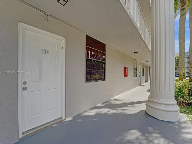 1516 Whitehall Dr # 104, Davie FL 33324