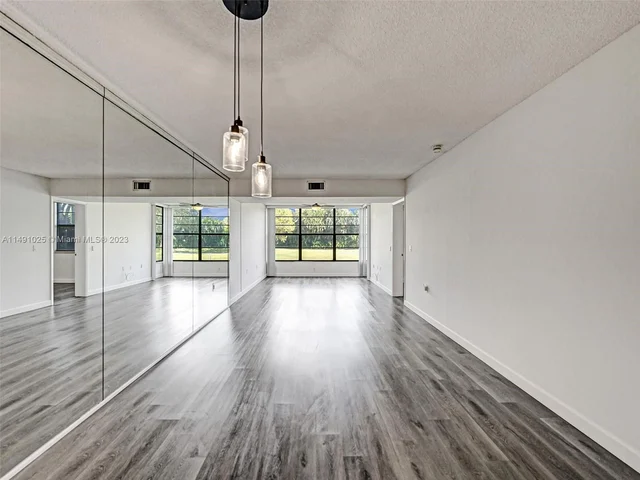 1516 Whitehall Dr # 104, Davie FL 33324