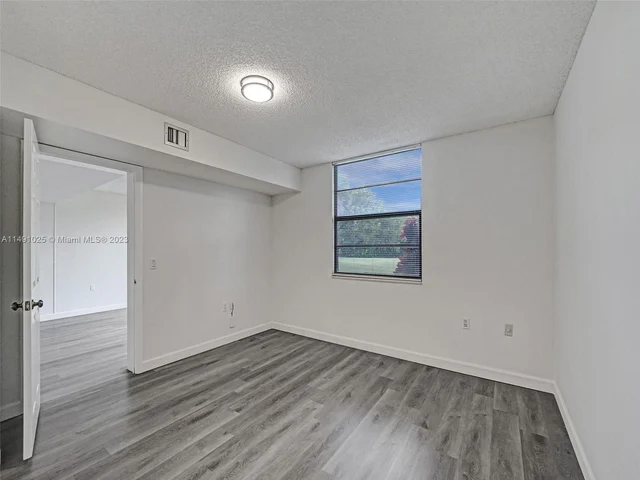 1516 Whitehall Dr # 104, Davie FL 33324