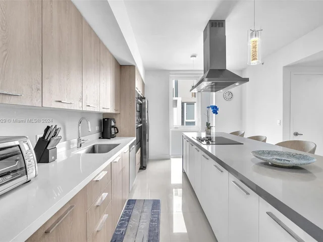 1000 99th St # 13, Bay Harbor Islands FL 33154