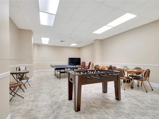 7135 Collins Ave # 424, Miami Beach FL 33141