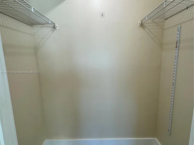 7135 Collins Ave # 424, Miami Beach FL 33141