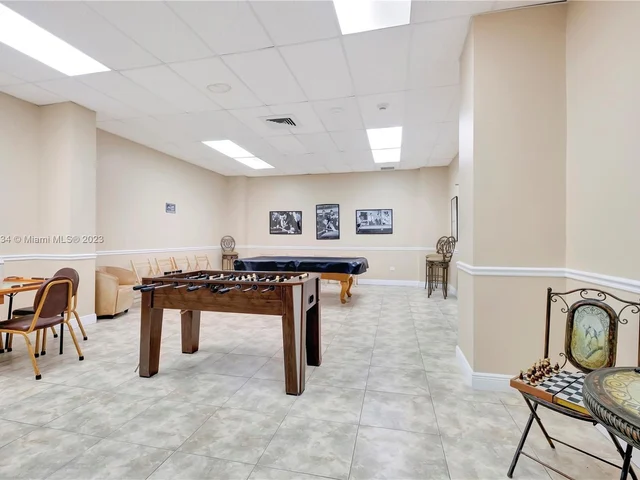 7135 Collins Ave # 424, Miami Beach FL 33141