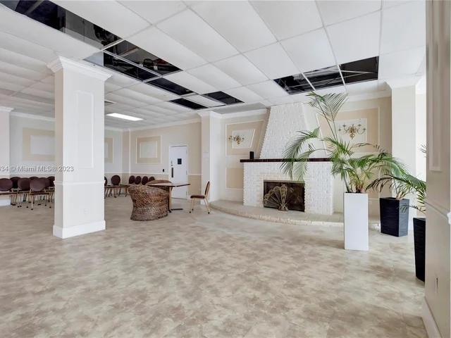 7135 Collins Ave # 424, Miami Beach FL 33141