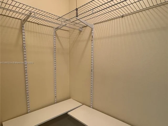 7135 Collins Ave # 424, Miami Beach FL 33141