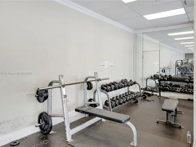 7135 Collins Ave # 424, Miami Beach FL 33141