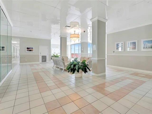 7135 Collins Ave # 424, Miami Beach FL 33141