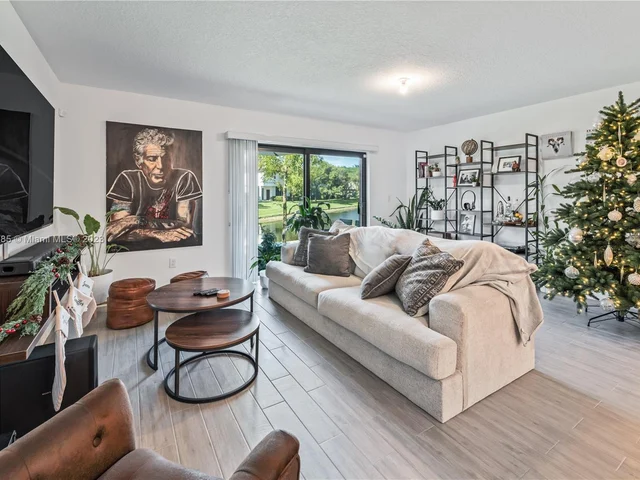 6007 Woods Edge Cir # 6007, Riviera Beach FL 33410