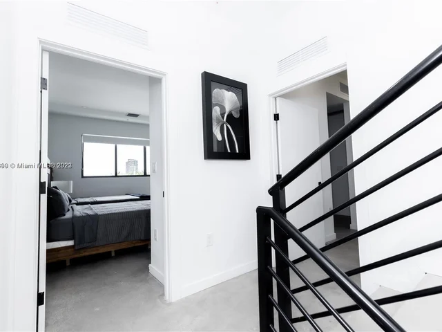 7101 NE 4th Ct # 1, Miami FL 33138