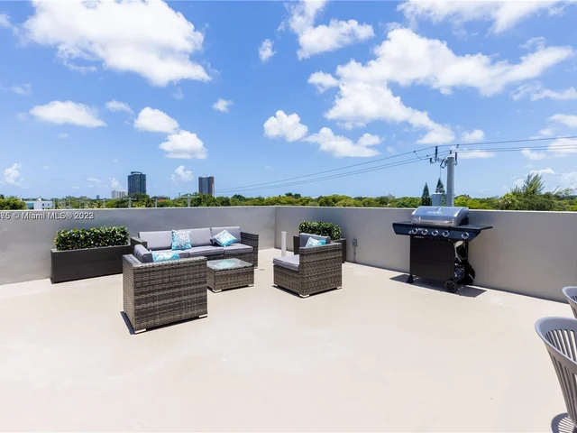 7105 NE 4th CT # 3, Miami FL 33138