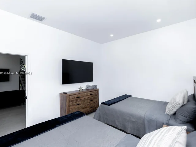 7105 NE 4th CT # 3, Miami FL 33138