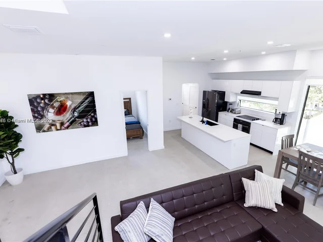 7105 NE 4th CT # 3, Miami FL 33138