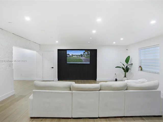 2000 N 37th Ave, Hollywood FL 33021