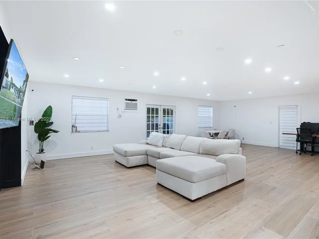 2000 N 37th Ave, Hollywood FL 33021