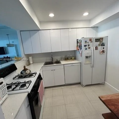 2030 S Ocean Dr # 802, Hallandale Beach FL 33009