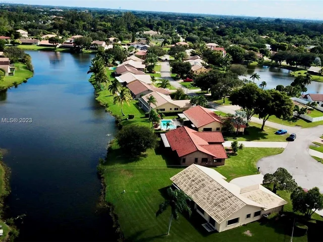 15011 Featherstone Way, Davie FL 33331