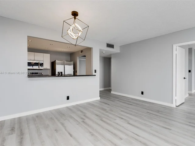 2500 Parkview Dr # 1910, Hallandale Beach FL 33009