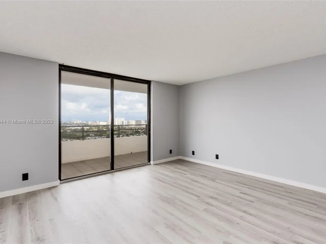 2500 Parkview Dr # 1910, Hallandale Beach FL 33009