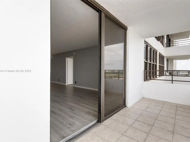 2500 Parkview Dr # 1910, Hallandale Beach FL 33009