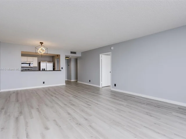 2500 Parkview Dr # 1910, Hallandale Beach FL 33009