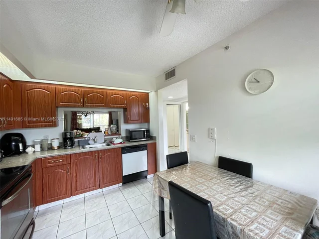 1301 SW 142nd Ave # 314H, Pembroke Pines FL 33027