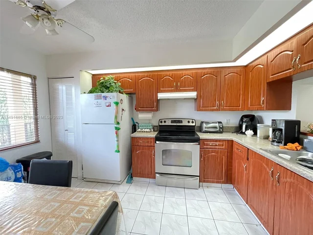1301 SW 142nd Ave # 314H, Pembroke Pines FL 33027
