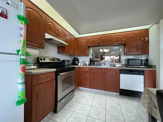 1301 SW 142nd Ave # 314H, Pembroke Pines FL 33027