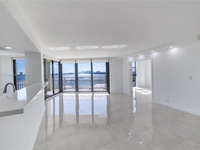 4000 Towerside Ter # 1202, Miami FL 33138