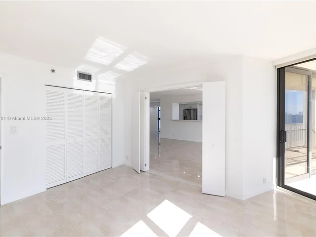 4000 Towerside Ter # 1202, Miami FL 33138