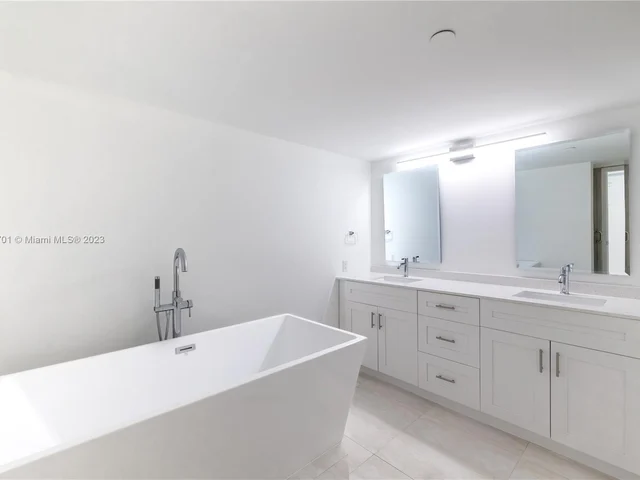 4000 Towerside Ter # 1202, Miami FL 33138