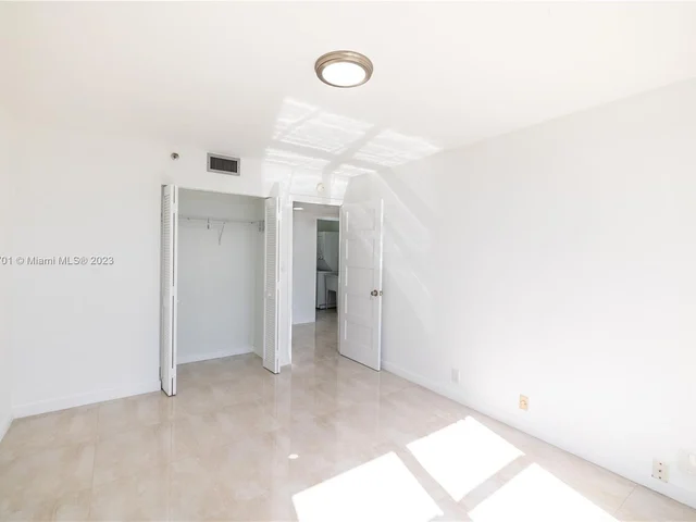 4000 Towerside Ter # 1202, Miami FL 33138