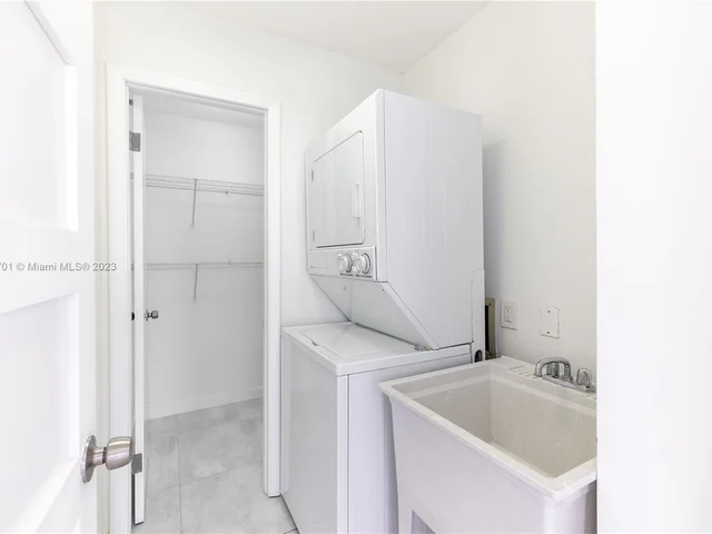 4000 Towerside Ter # 1202, Miami FL 33138