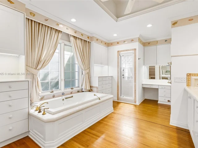 1635 W 27th St, Miami Beach FL 33140