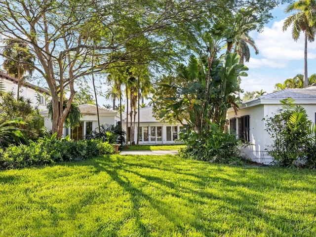 1635 W 27th St, Miami Beach FL 33140