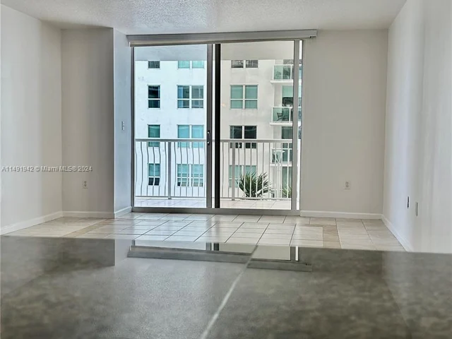 1200 Brickell Bay Dr # 1507, Miami FL 33131