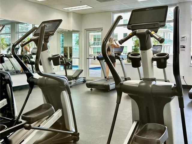 1200 Brickell Bay Dr # 1507, Miami FL 33131