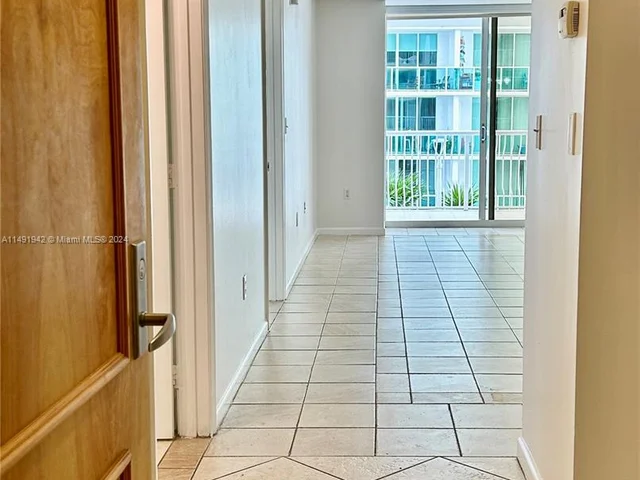 1200 Brickell Bay Dr # 1507, Miami FL 33131