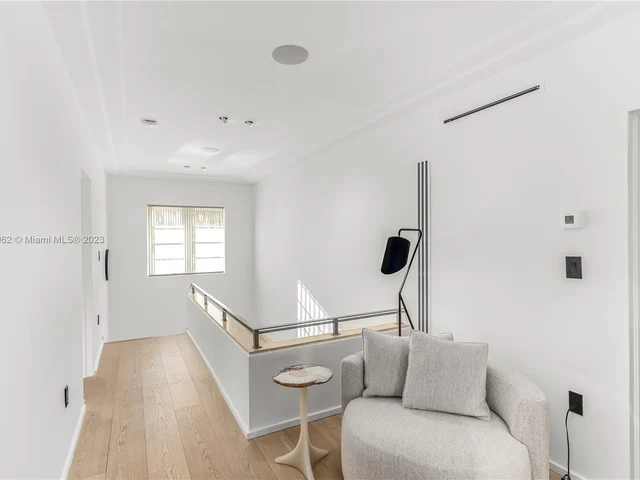 6000 Pine Tree Dr, Miami Beach FL 33140