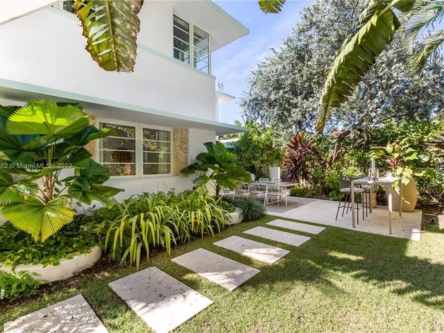 6000 Pine Tree Dr, Miami Beach FL 33140