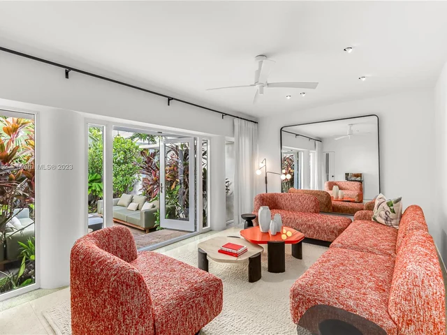 6000 Pine Tree Dr, Miami Beach FL 33140