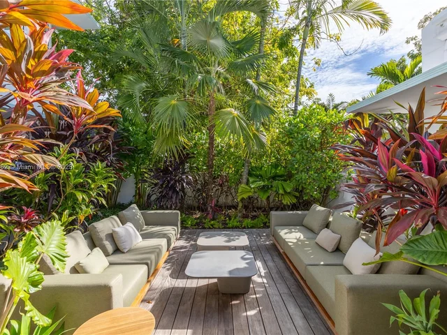 6000 Pine Tree Dr, Miami Beach FL 33140