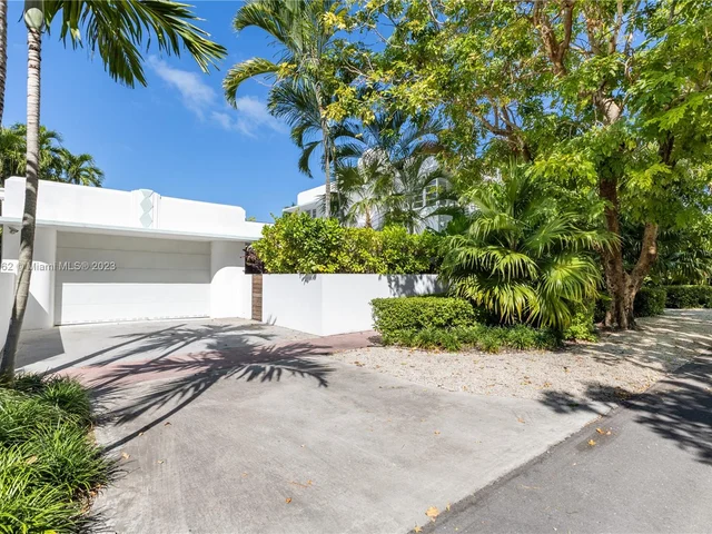 6000 Pine Tree Dr, Miami Beach FL 33140