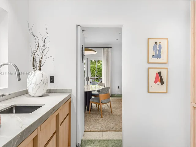 6000 Pine Tree Dr, Miami Beach FL 33140